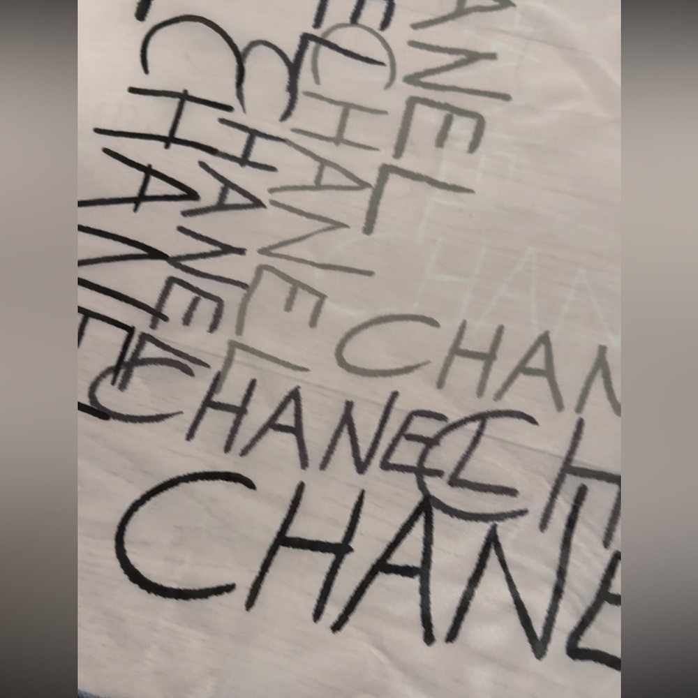 Chanel vintage 100% silk scarf like new - Picture 5 of 8
